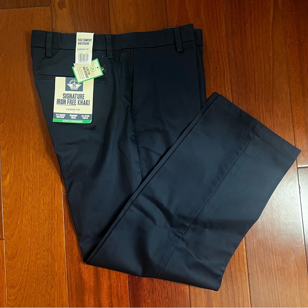 Navy Dockers Signature Iron Free Khaki Size 36 X 30 Never Worn w/Tags